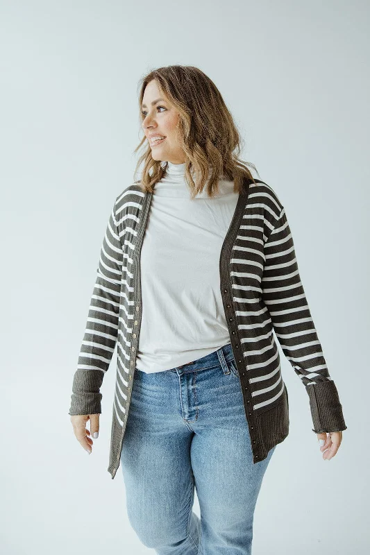 LIGHTWEIGHT STRIPED SNAP CARDIGAN IN DARK OLIVE AND IVORY